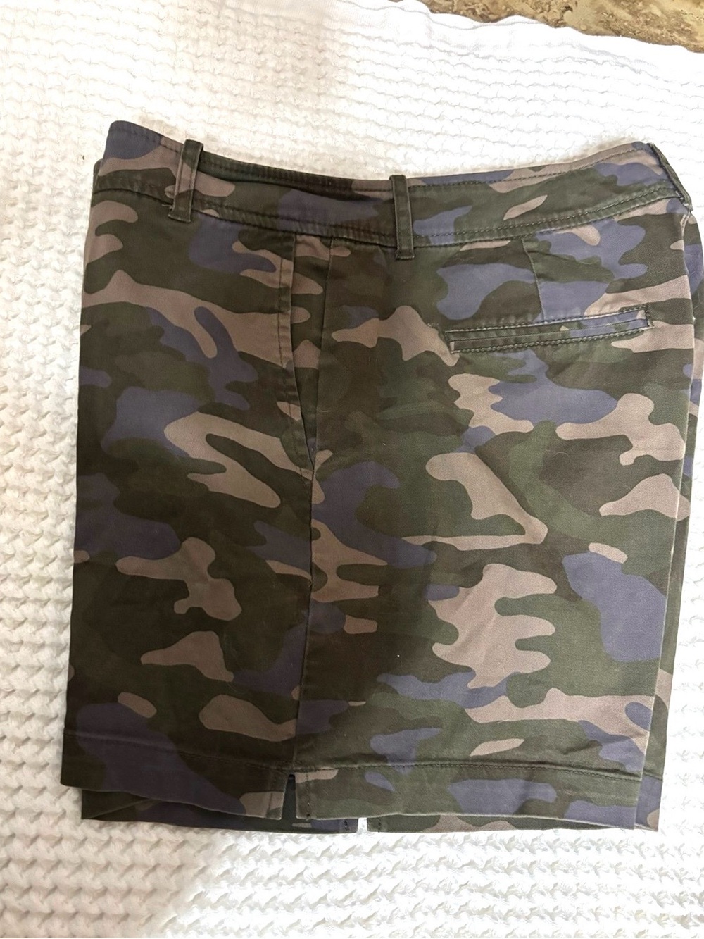 New York & Company Camo Print Shorts - Olive & Tan - Picture 4 of 5